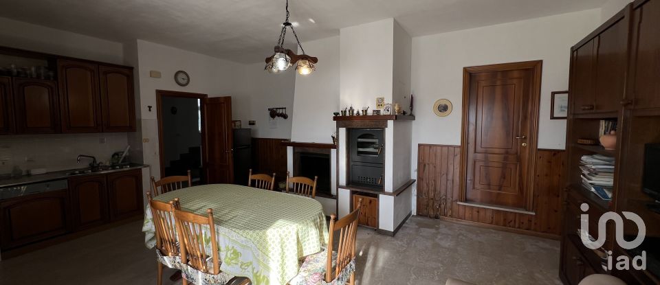 Casa indipendente 10 locali di 280 m² in Monte Giberto (63846)