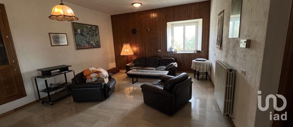 Casa indipendente 10 locali di 280 m² in Monte Giberto (63846)