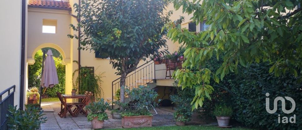 Villa a schiera 6 locali di 150 m² in Arezzo (52100)