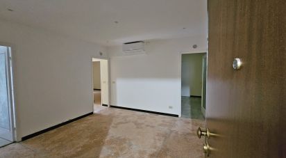 Four-room apartment of 70 m² in Genova (16153)