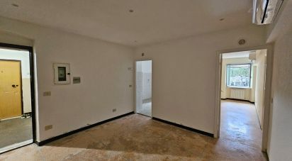 Four-room apartment of 70 m² in Genova (16153)