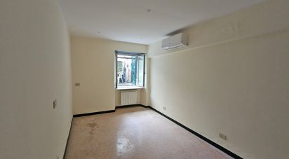 Four-room apartment of 70 m² in Genova (16153)