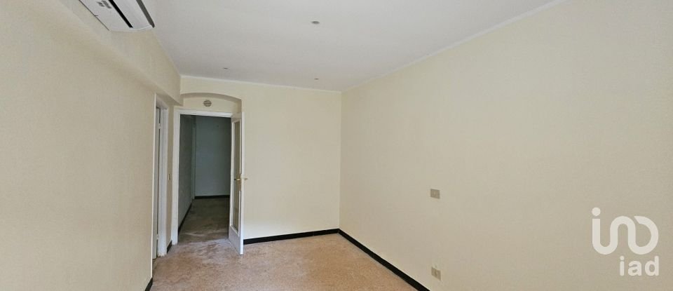 Four-room apartment of 70 m² in Genova (16153)