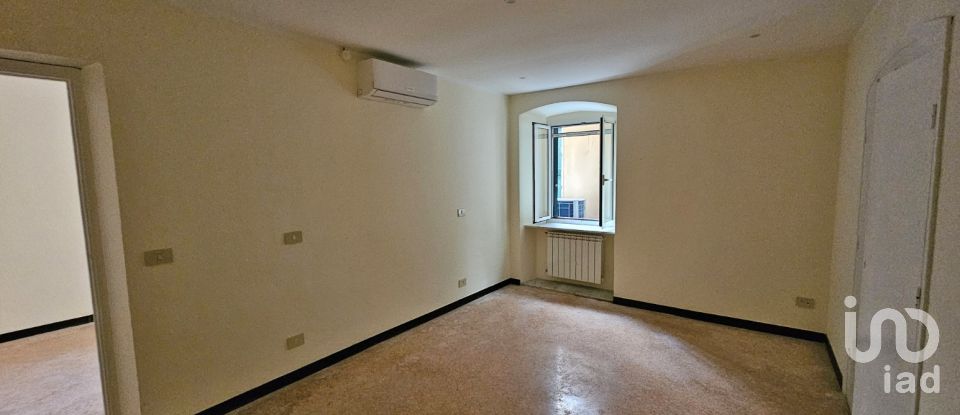 Four-room apartment of 70 m² in Genova (16153)