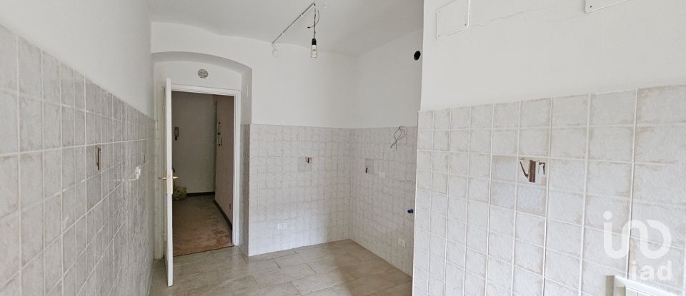 Four-room apartment of 70 m² in Genova (16153)