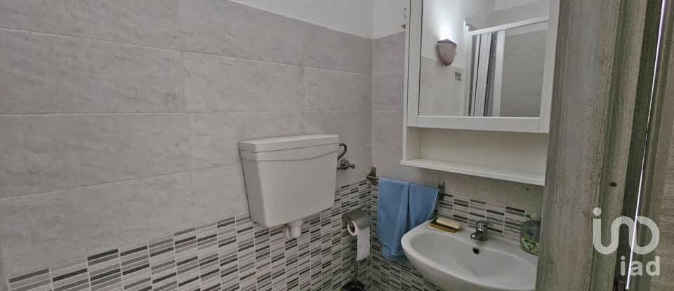 Four-room apartment of 70 m² in Genova (16153)