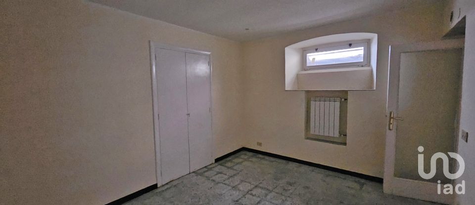 Four-room apartment of 70 m² in Genova (16153)