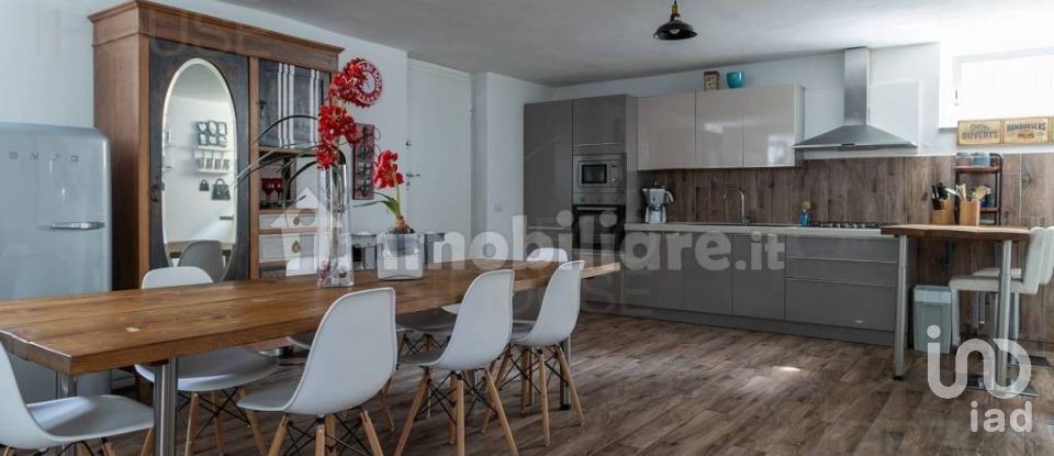 Villa 3 locali di 140 m² in Castellanza (21053)