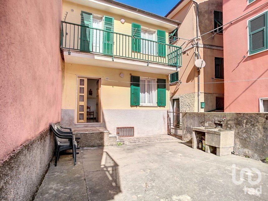 Casa 9 locali di 118 m² in Neirone (16040)