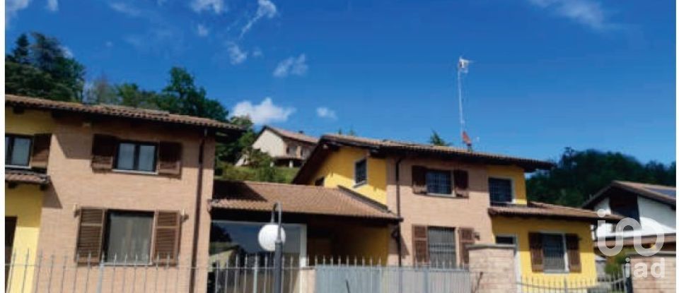 House 6 rooms of 279 m² in Incisa Scapaccino (14045)