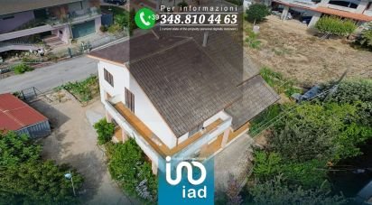 Casa indipendente 8 locali di 210 m² in Mosciano Sant'Angelo (64023)