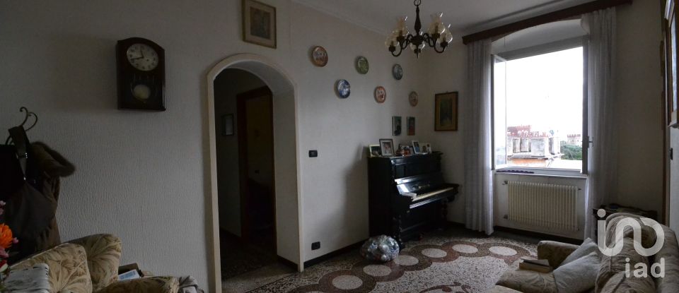 Four-room apartment of 76 m² in Genova (16134)