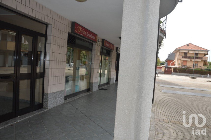 Shop / premises commercial of 63 m² in Nova Milanese (20834)