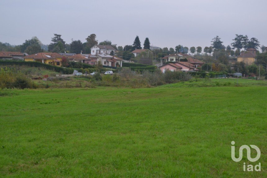 Land of 700 m² in Asti (14020)