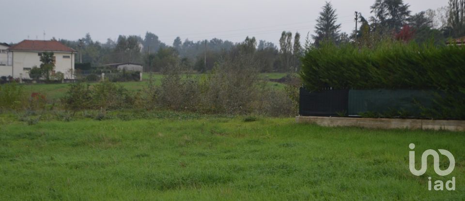 Land of 700 m² in Asti (14020)