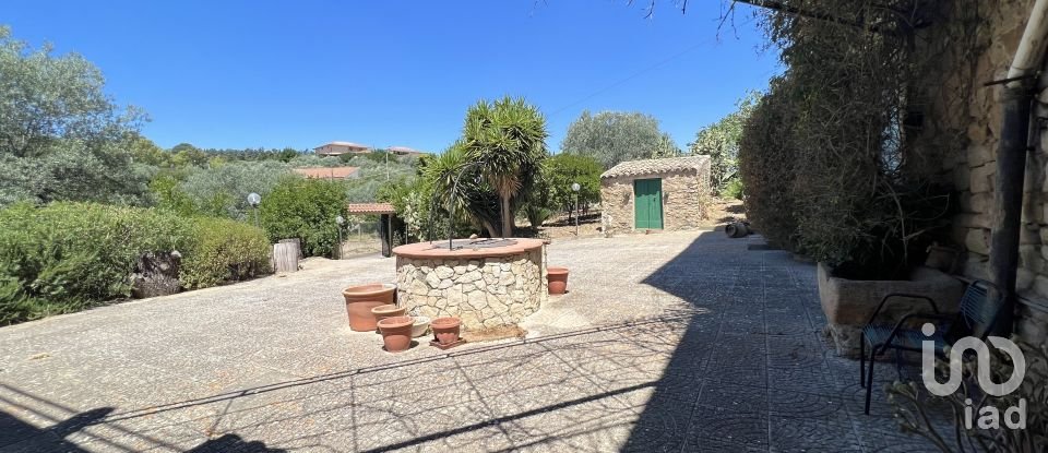 House 7 rooms of 310 m² in Caltanissetta (93100)