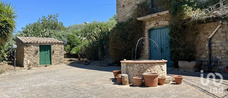 House 7 rooms of 310 m² in Caltanissetta (93100)