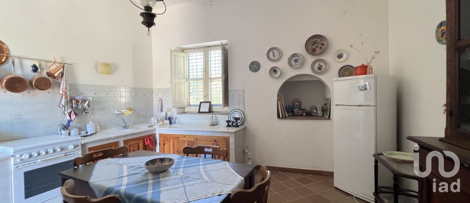 House 7 rooms of 310 m² in Caltanissetta (93100)