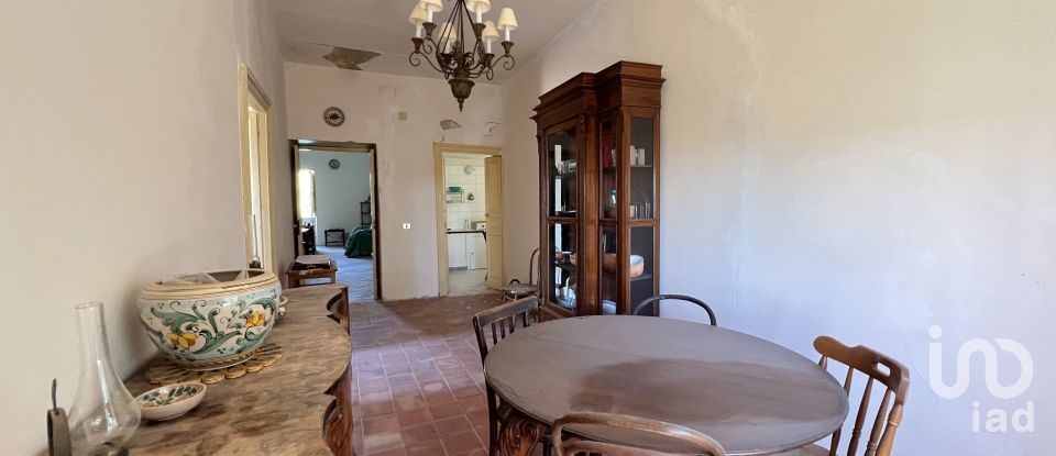 House 7 rooms of 310 m² in Caltanissetta (93100)