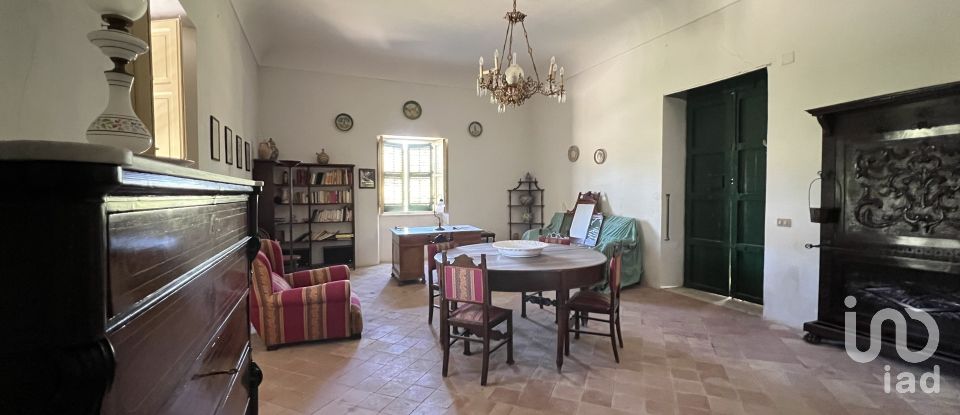 House 7 rooms of 310 m² in Caltanissetta (93100)