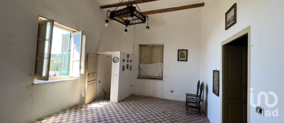 House 7 rooms of 310 m² in Caltanissetta (93100)