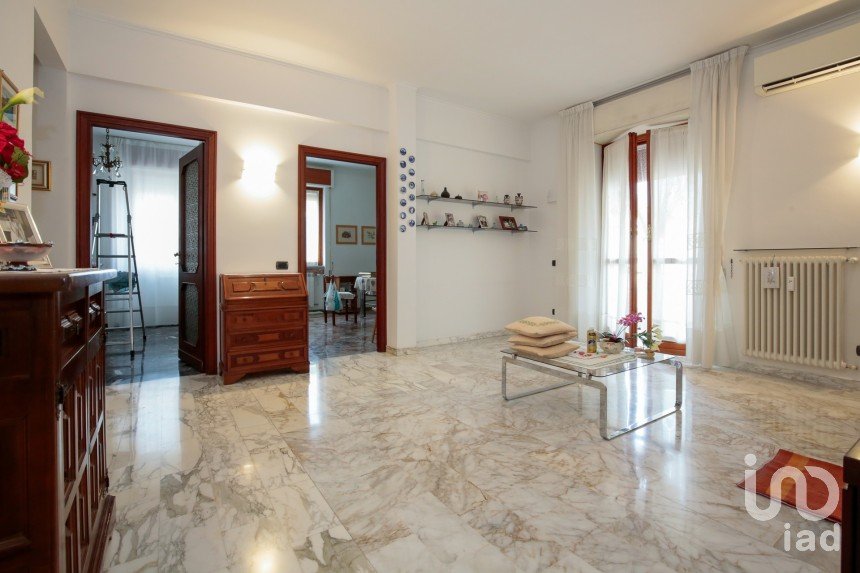 Appartamento 6 locali di 110 m² a Genova (16154)