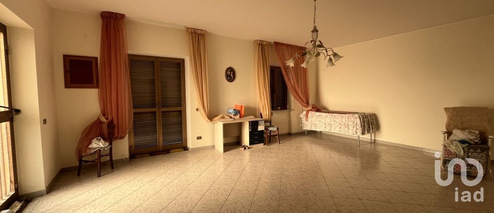 Casa indipendente 7 locali di 130 m² in - (87030)