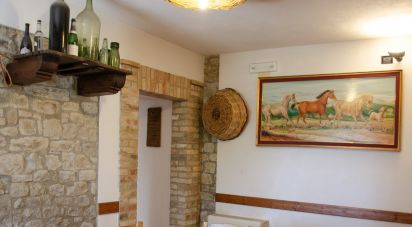 Country house 9 rooms of 313 m² in Castiglione Messer Raimondo (64034)