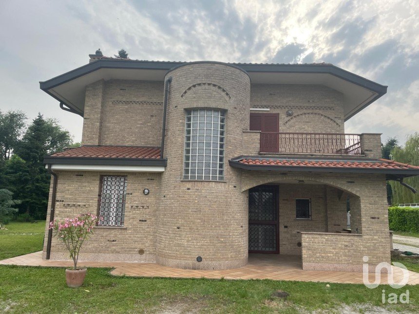 Villa Bifamiliare 4 locali di 162 m² in Nova Milanese (20834)