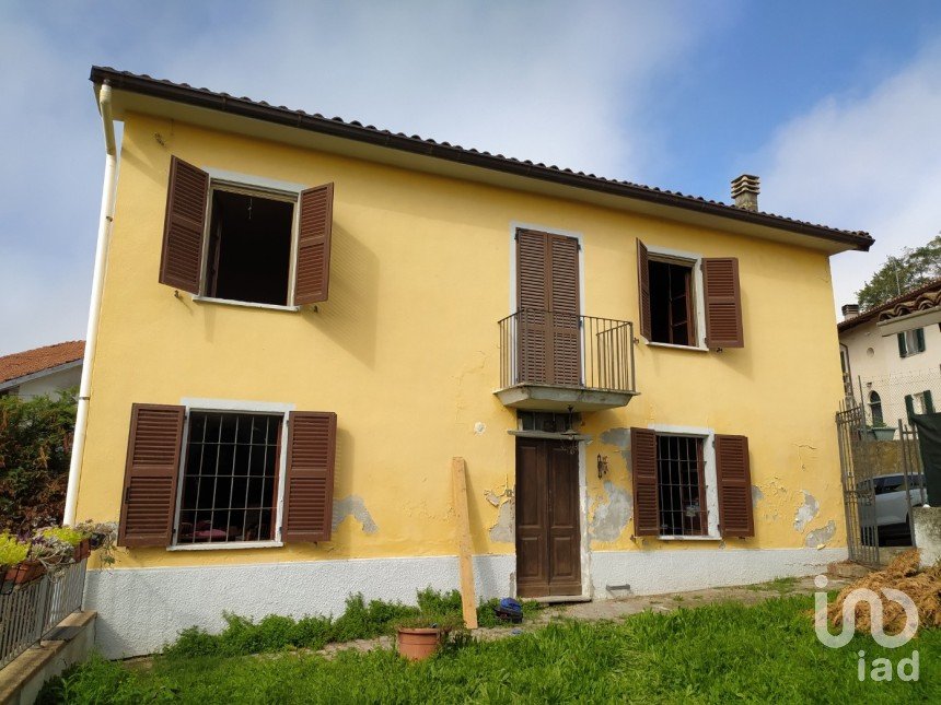 Village house 6 rooms of 136 m² in Cortiglione (14040)