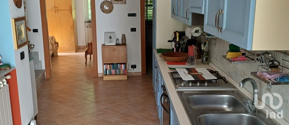 Casa 7 locali di 250 m² in Ceranesi (16014)