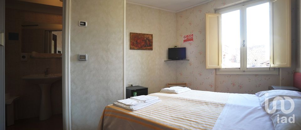 Hotel 3* of 700 m² in Sansepolcro (52037)