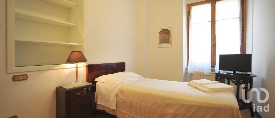 Hotel 3* of 700 m² in Sansepolcro (52037)