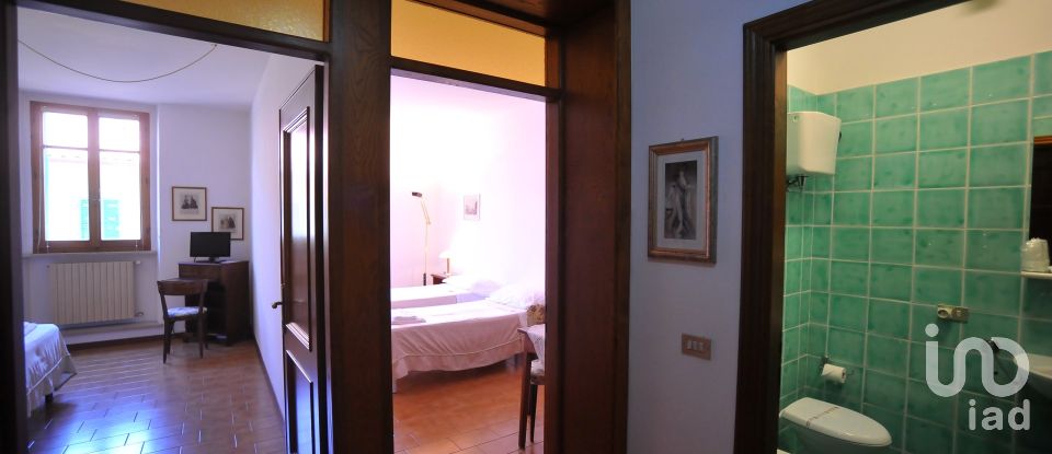 Hotel 3* of 700 m² in Sansepolcro (52037)