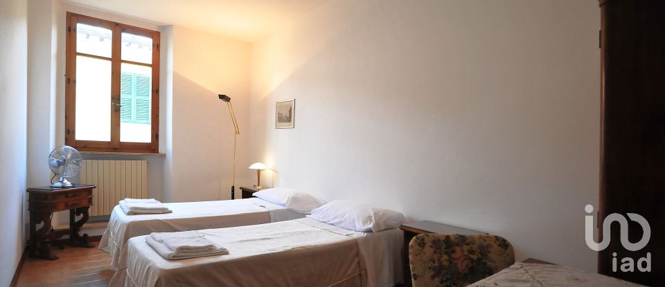 Hotel 3* of 700 m² in Sansepolcro (52037)