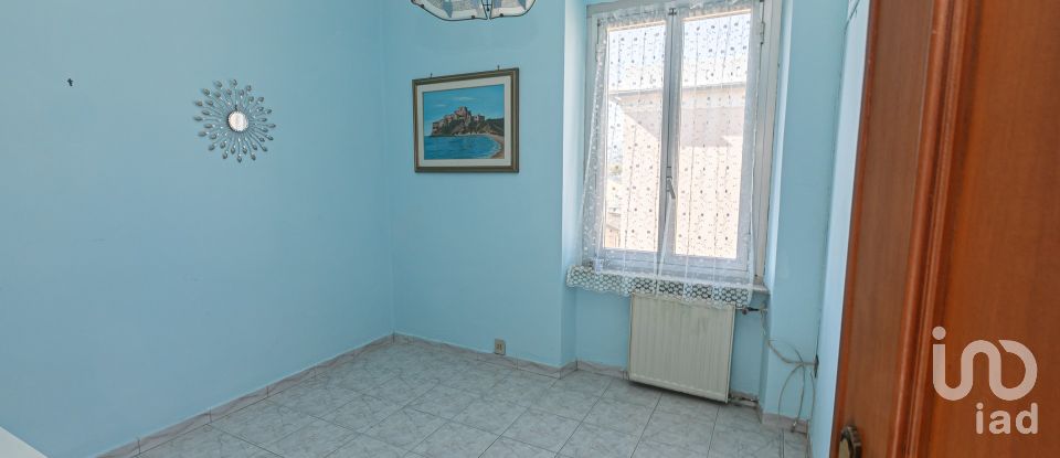 Apartment 5 rooms of 77 m² in Genova (16154)