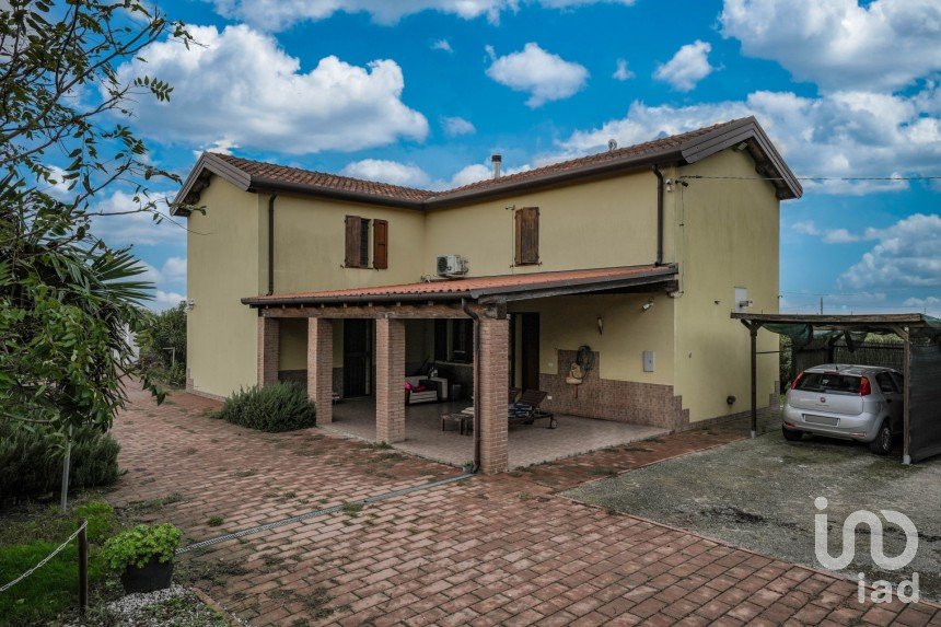 Casa 6 locali di 254 m² in Ostellato (44020)