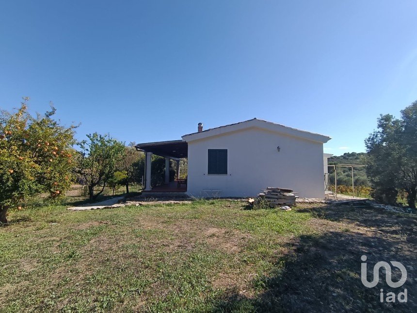 Farm 5 rooms of 160 m² in Olbia (07026)