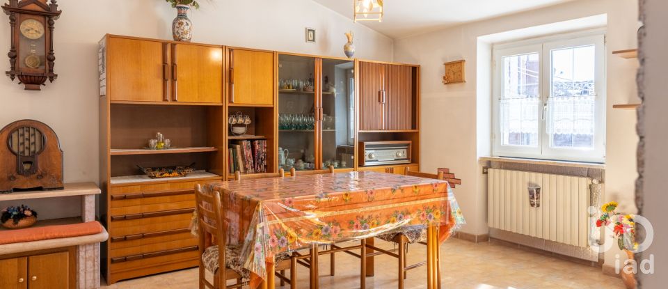 Casa indipendente 8 locali di 146 m² in Serra Sant'Abbondio (61040)