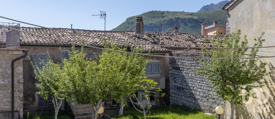 Casa indipendente 8 locali di 146 m² in Serra Sant'Abbondio (61040)