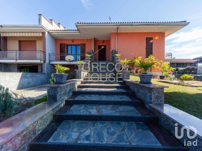 Villa Bifamiliare 5 locali di 274 m² in Varallo Pombia (28040)