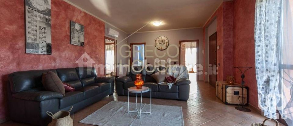 Villa Bifamiliare 5 locali di 274 m² in Varallo Pombia (28040)