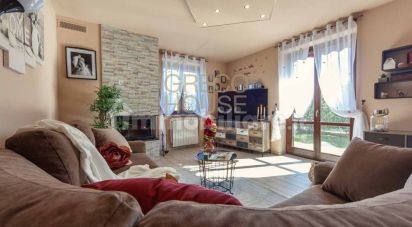 Villa 3 locali di 185 m² in Varallo Pombia (28040)