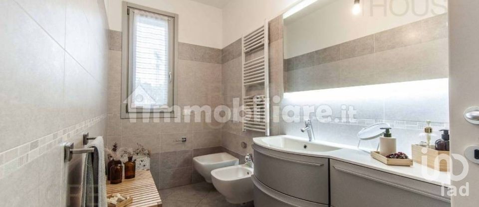 Bilocale di 78 m² a Caronno Pertusella (21042)