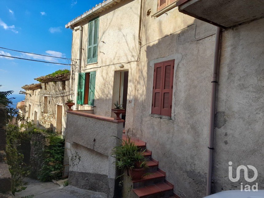 Casa di paese 4 locali di 54 m² in - (87030)