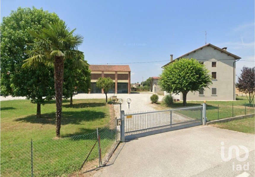 Terreno agricolo di 102.869 m² in Montegalda (36047)