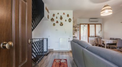 Villa 5 locali di 118 m² in Roma (00128)