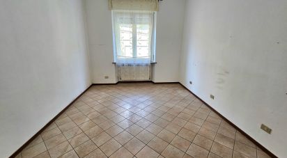 Building 4 rooms of 72 m² in Casale Monferrato (15033)