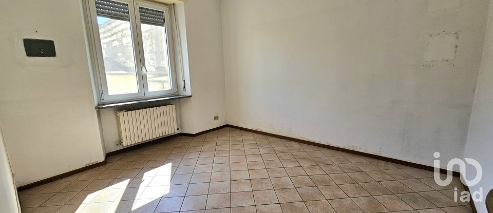 Building 4 rooms of 72 m² in Casale Monferrato (15033)