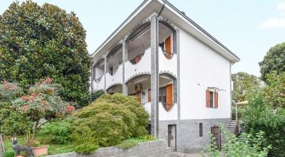 Villa Bifamiliare 8 locali di 350 m² in Seveso (20822)